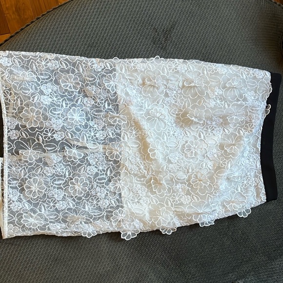 White Floral Skirt - Picture 1 of 3